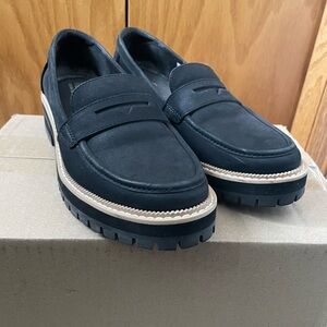 Toms Women's Black and Tan Loafers